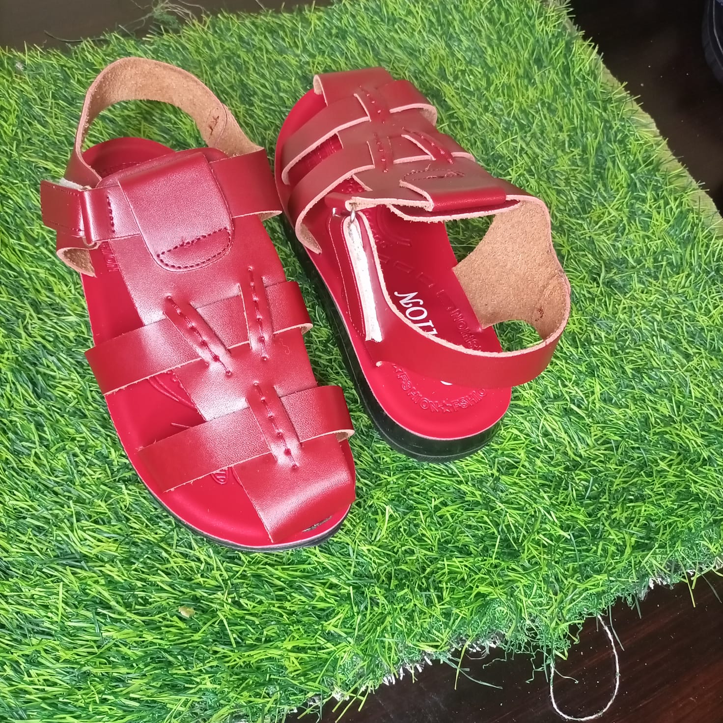 Unisex Genuine Leather Fisherman Sandals – Durable Handcrafted Open-Toe Design with Adjustable Buckle Strap, Comfortable Cushioned Insole, and Anti-Slip Rubber Sole for Casual or Outdoor Wear