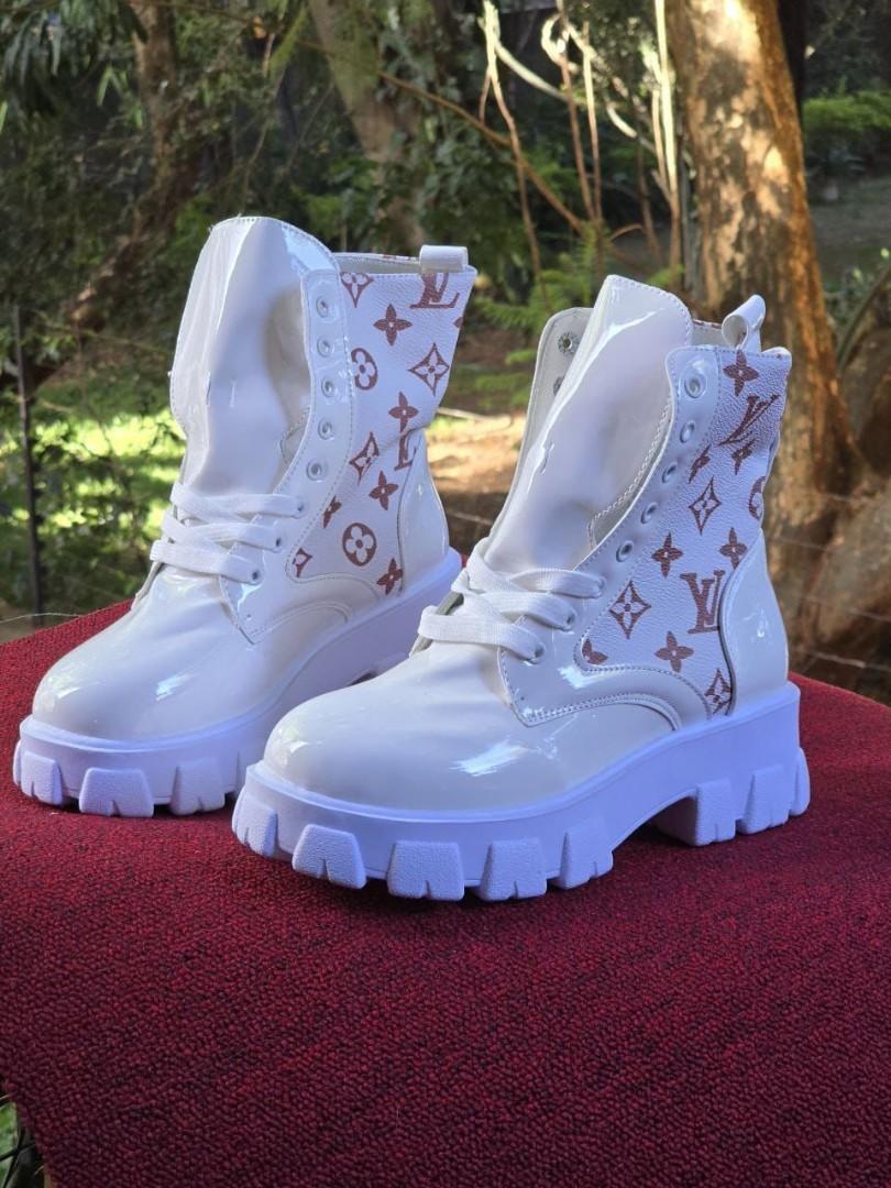 ORIGINAL LADIES PRADA ANKLE BOOTS, WHITE, VERY FASHIONABLE LADIES BOOTS (BEST SHOP FOR LADIES AND MENS BOOTS, SNEAKERS, CASUAL BOOTS, OFFICIAL BOOTS)