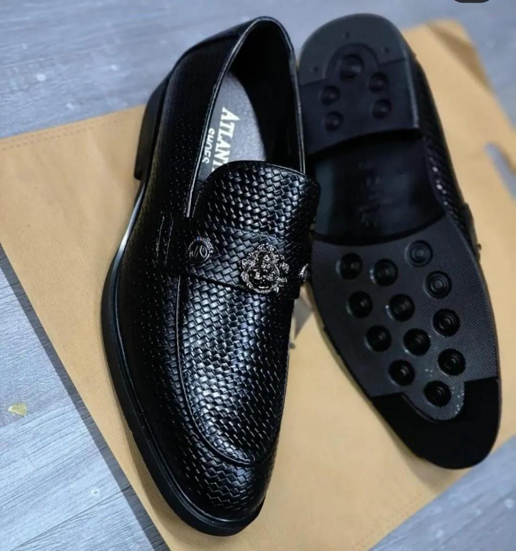 ORIGINAL WET LOOK BLACK MENS OFFICIAL BARNISHED LEATHER, OFFICE AND BLACK PANTENT CASUAL OXFORDS SHOES, VERY CLASSY AND FASHIONABLE, OFFICIALS, CASUAL BOOTS.
