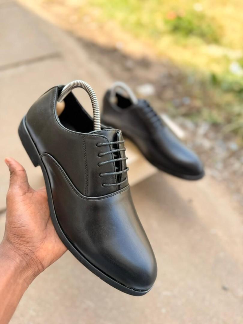 ORIGINAL BLACK MENS OFFICIAL LEATHER ITALIAN OFFICE AND CASUAL OXFORDS SHOES, VERY CLASSY AND FASHIONABLE, OFFICIALS, CASUAL BOOTS.