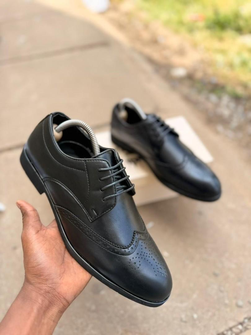 ORIGINAL BLACK MENS OFFICIAL LEATHER ITALIAN OFFICE AND CASUAL OXFORDS SHOES, VERY CLASSY AND FASHIONABLE, OFFICIALS, CASUAL BOOTS.