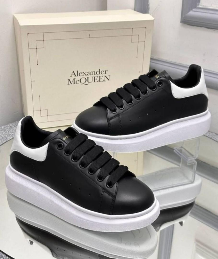 🔥( ON OFFER )  ALEXANDER MCQUEEN BLACK &W WHITE CLASSIC MENS CASUAL SHOES, BLACK CASUAL AND OFFICIAL BOOTS SHOES,  LEATHER (BEST SHOP FOR LOAFERS, OFFICIALS, CASUALS, SNEAKERS) GENERIC