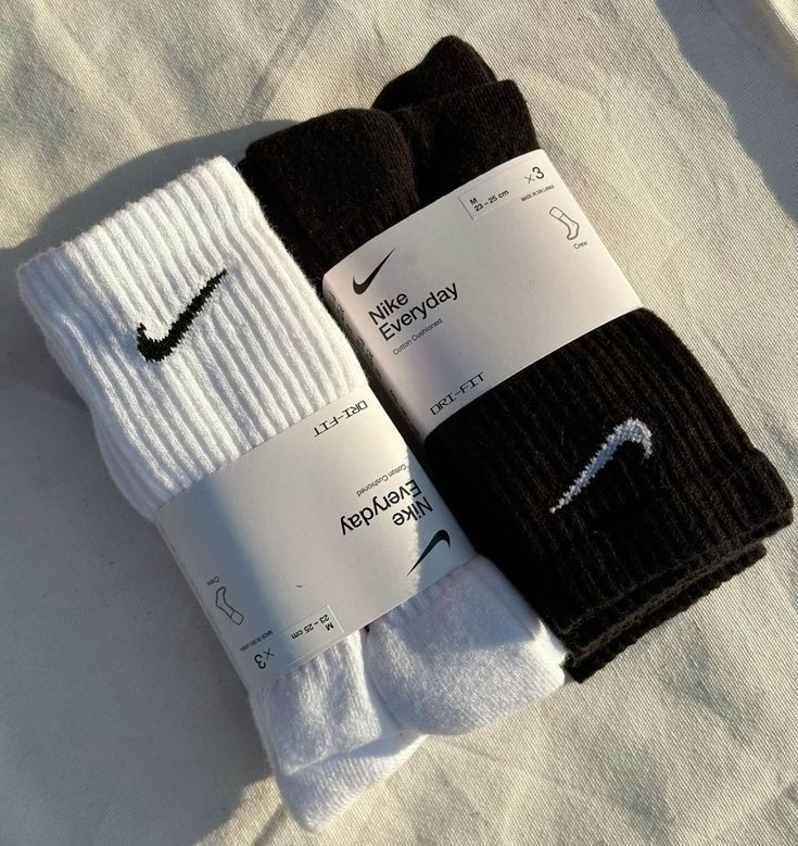 🔥 (ON OFFER ) Classy Jordan Air Force inspired Socks. Step into everyday confidence with Jordan Air Force DualTone Crew™, a premium sock pack inspired by the iconic Jordan. GENERIC