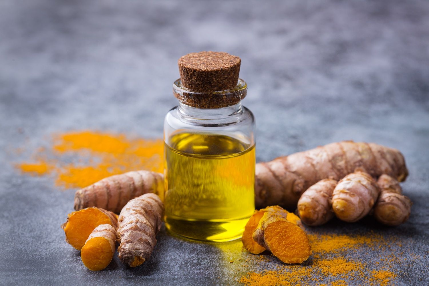 Natural tumeric oil for skin repair and moisturizing