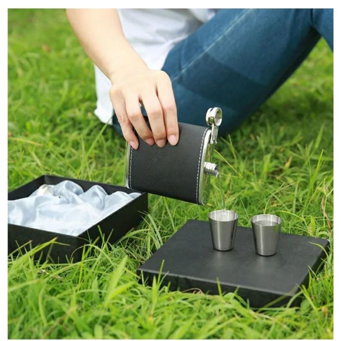 Stainless leather Hip whiskey bottle 200ml comes with funnel and 2 tot glasses