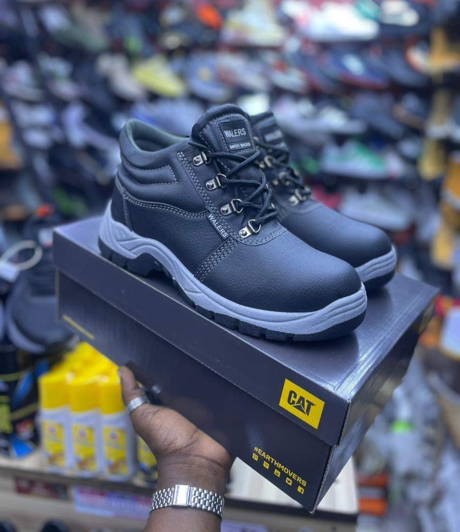 ORIGINAL BLACK  AND RUBBER SOLE SAFETY BOOTS, INDUSTRIAL BOOTS, SAFETY SHOES, COMPANY SHOES
