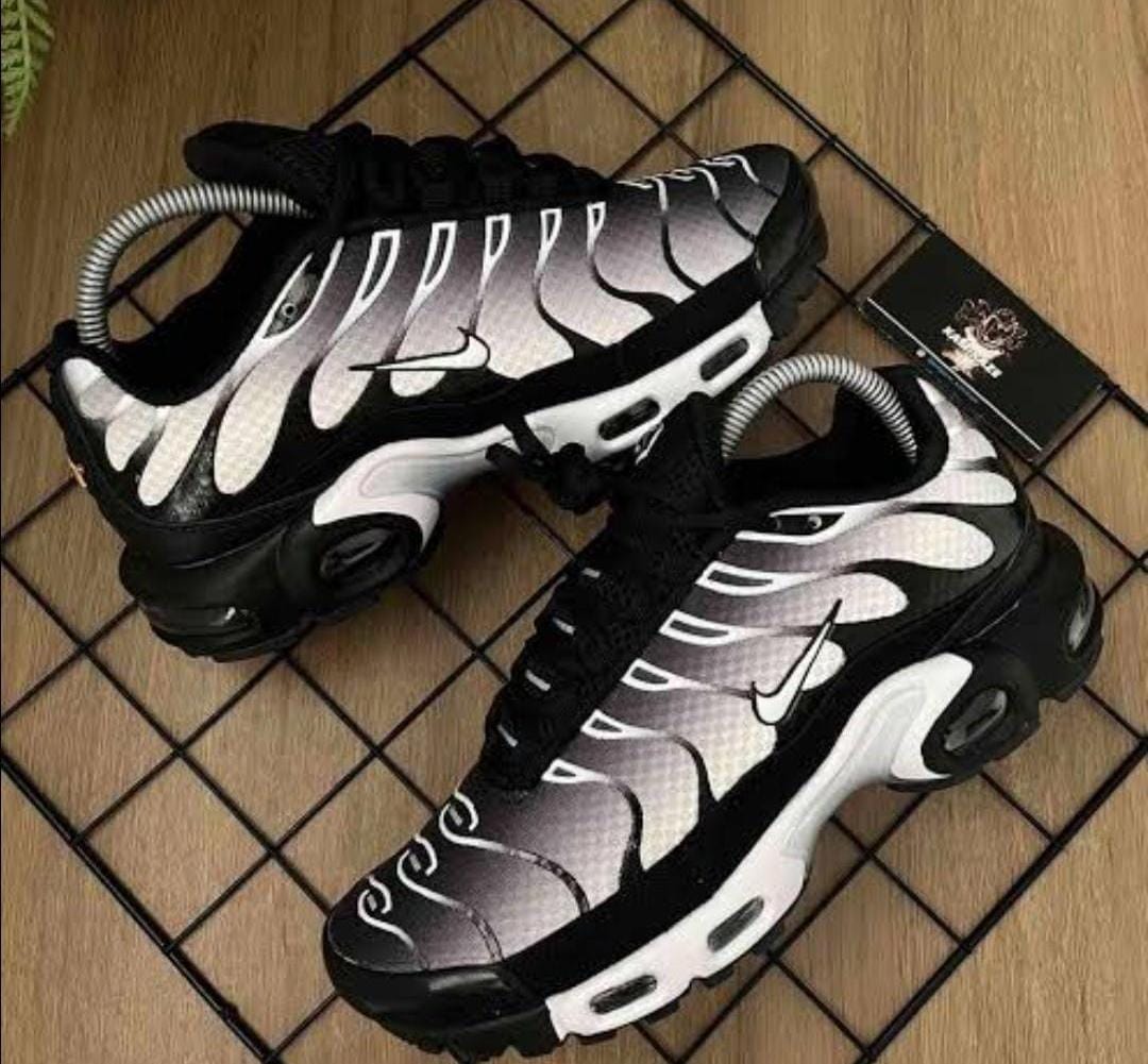 🔥 (on offer) Air Max Plus TN Snokes Black silver white Customized TN (Airmax Tn) with a fashionable, Classy fit. Best shop for Jordans, Airforce, SNEAKERS. Airfoce 1 customized