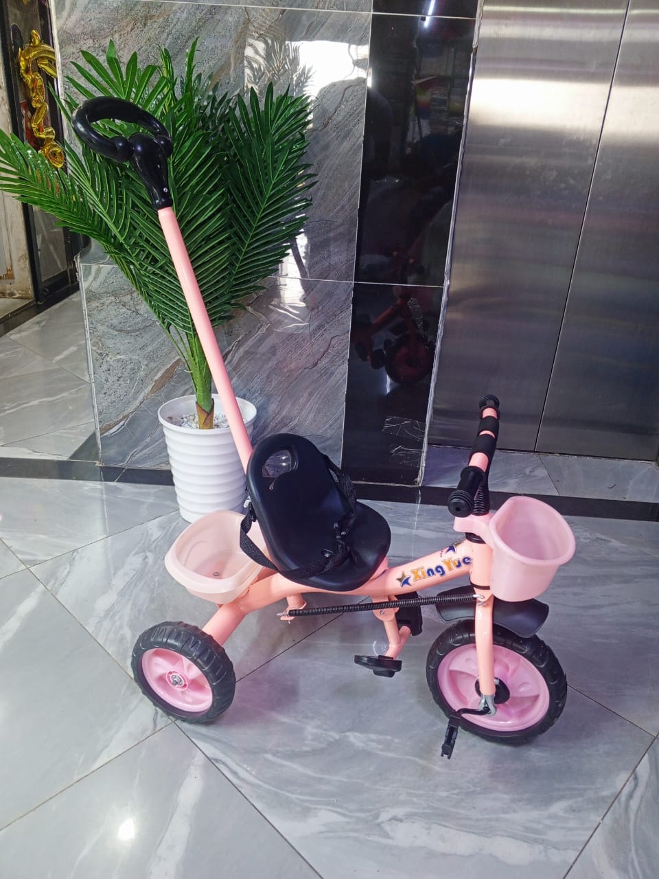🦋floral Kids Push Tricycle With push handle🤮Perfect Growth Partner: The Trike is suitable for children aged 2 to 5 years. Let the tricycles accompany your child's growth.
The simple yet durable desi