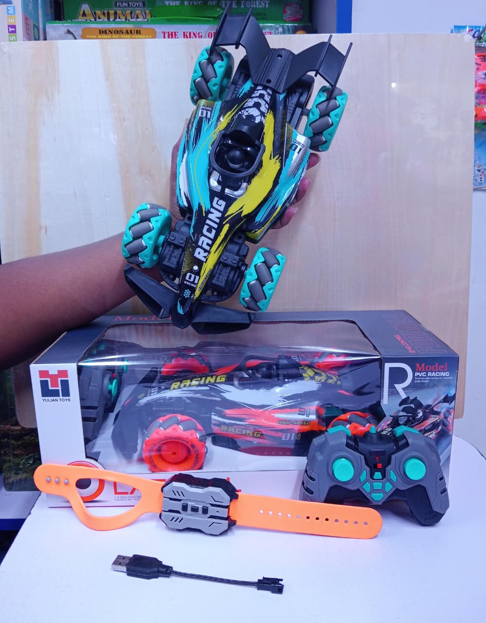 🦋F1 Rechargeable remote car control😶‍🌫️F1 remote car 
Features include 
music and lights 
Rechargeable 
Hand gesture