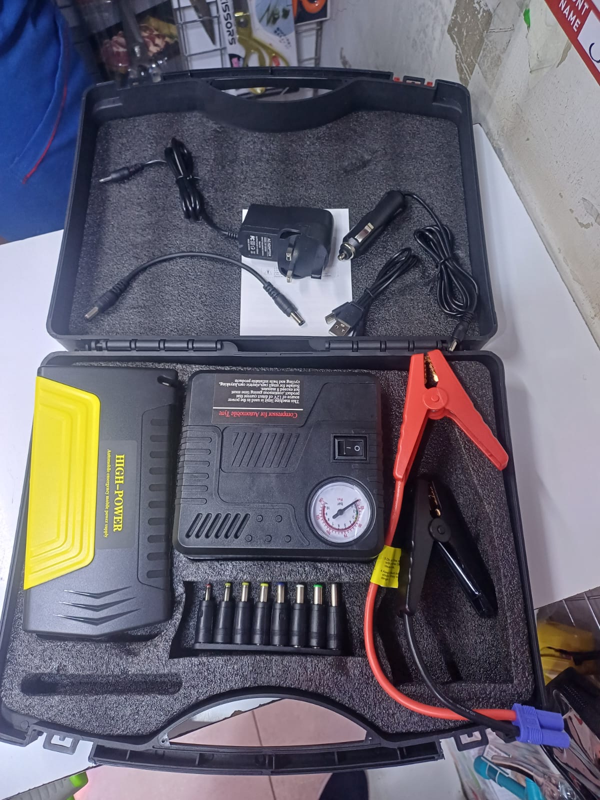 Heavy Duty Car Jumpstarter Kit With Air Compressor🎇Emergency Car Jump starter Kit
High Capacity battery power bank -  Automated tyre inflator complete with a pressure gauge in psi.
Inflates also bicy