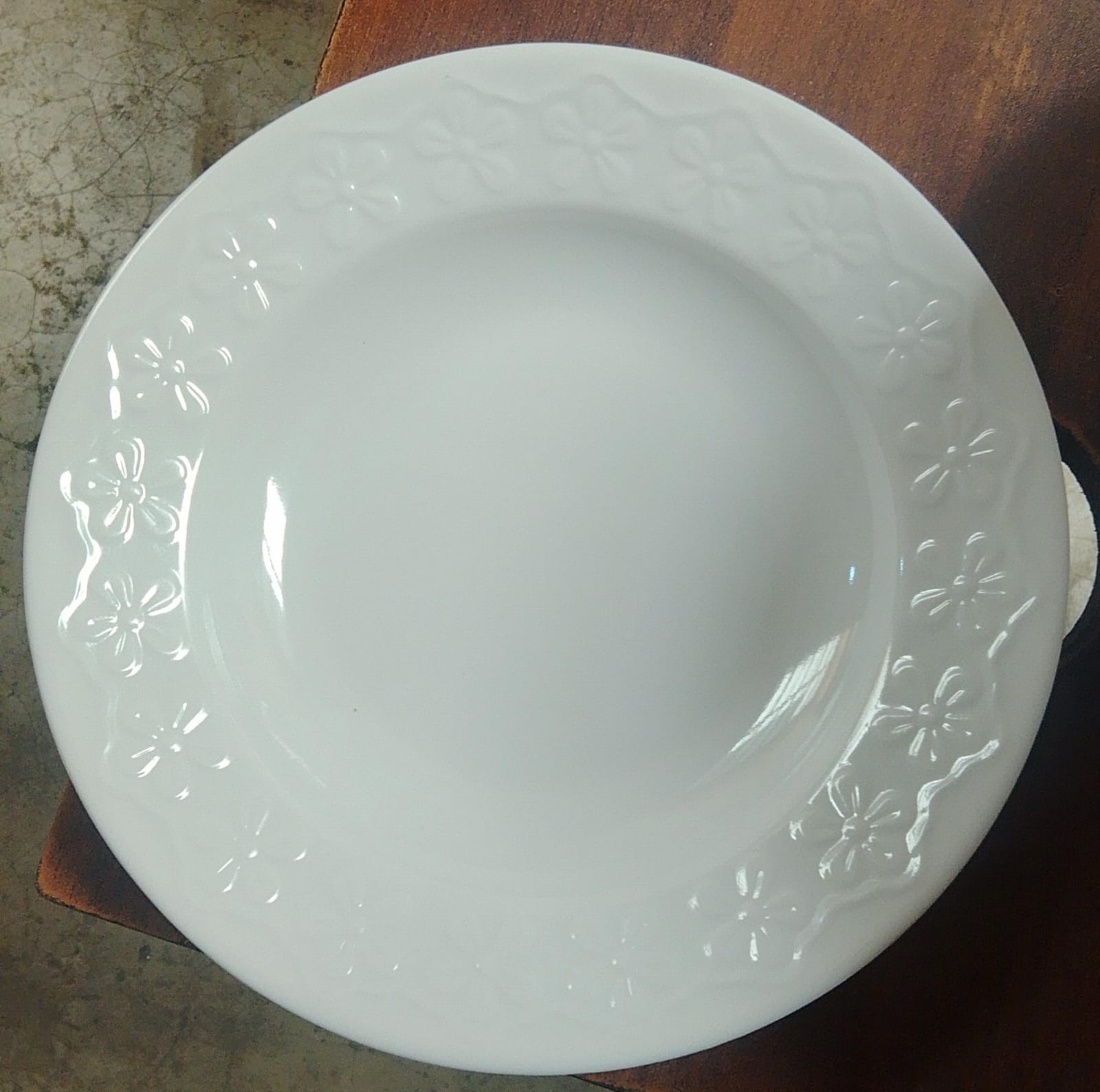 Melamine 12pcs dinner Plate.AttractiveExtra StrongLight and portableMultiple use Easy to cleanPremium Quality🧶perfect dinner plate with a premium quality for your daily kitchen needs that will help y