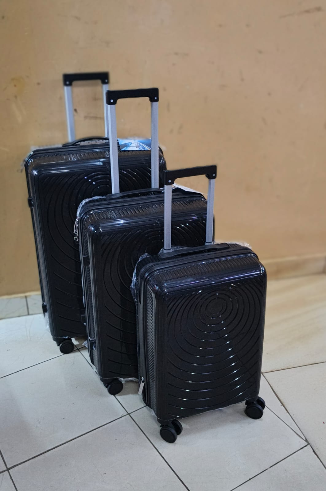 3 in 1 Unbreakable PP Suitcase

▪️Zipper closure frame.
▪️360 Easy-glide spinner wheels. 
▪️Telescopic handle system locks in multiple levels to adapt.
▪️Compression straps keep clothing neatly packed
