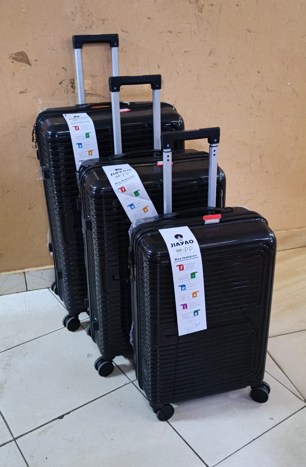 🕸Unbreakable double zip rubber suitcase  Pp 3-in-1 Suitcase set


 
🕸Beautiful colours 
🕸Light weight 
🕸Scratch resistant 
💮360°wheel rotation 
🕸Double compartment  
🕸3 digits combination code