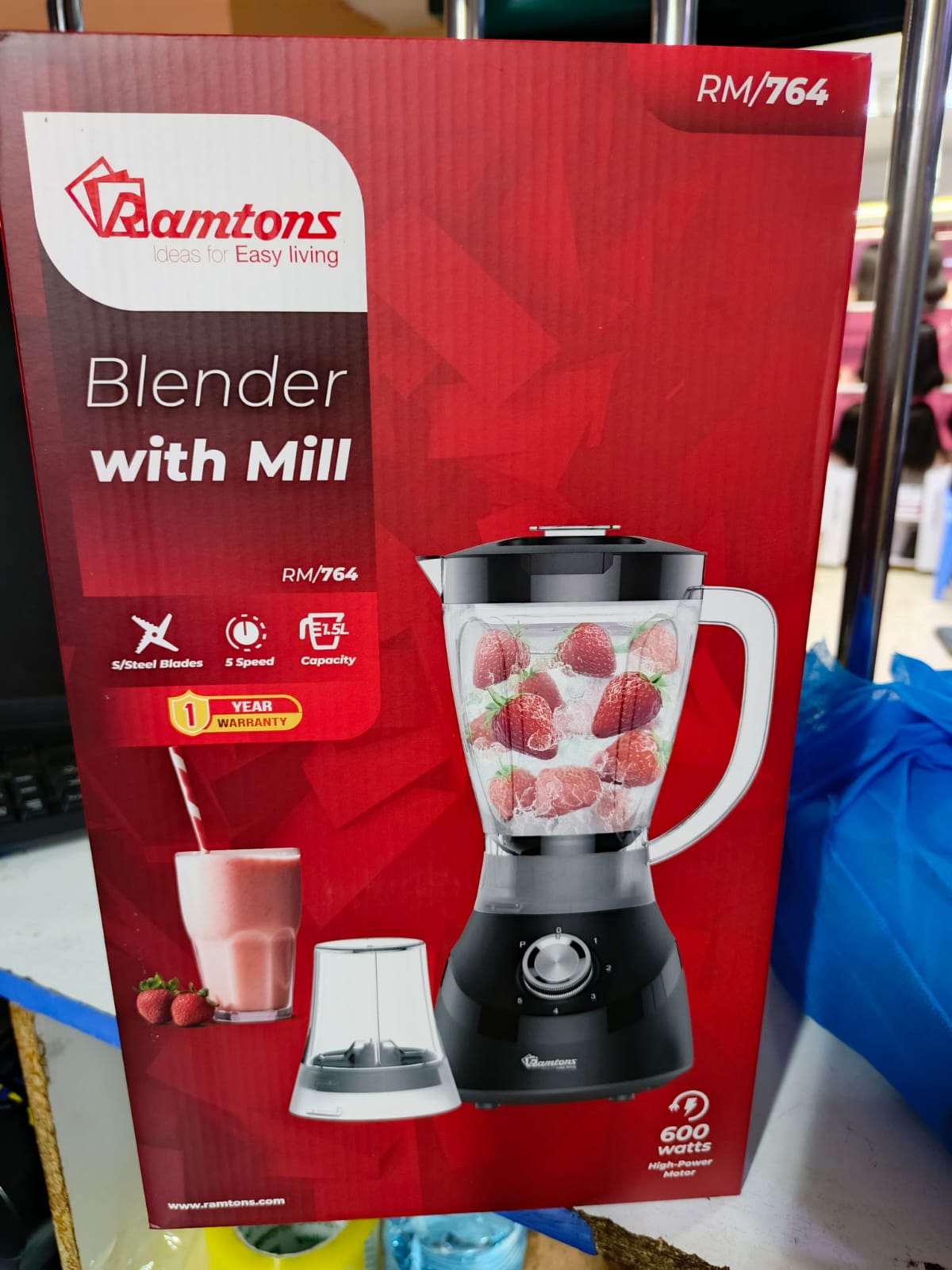 SHOP WITH US🎀Ramtons Blender + Mill, model RM/764. Key Features: It has a 600W full copper motor, a 1.5-liter capacity, and a 5-speed control with a pulse function. Functionality: It can be used for