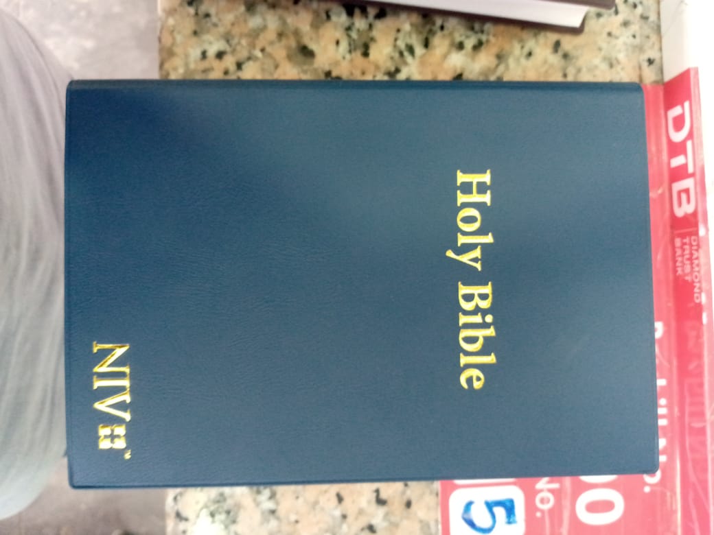 New In📍HOLY BIBLE NIV MEDIUM HARD COVER.New International Version (NIV) Bible is a contemporary English translation known for its balance between accuracy and readability. It is widely used in church