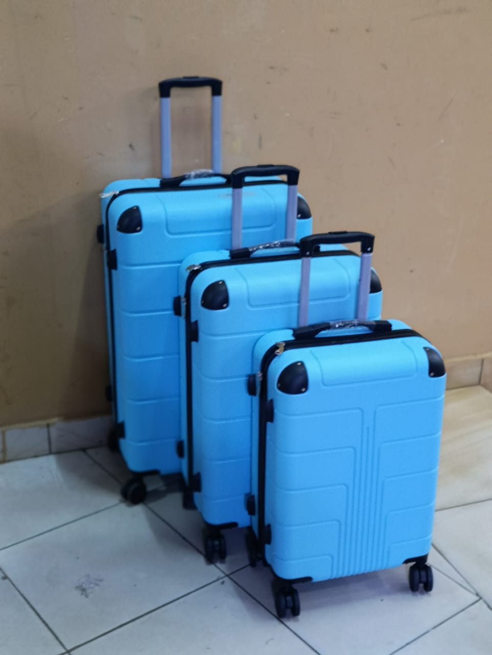 😋🍂SHOPNAT DISCOUNTED PRICE 🍂😋💦3 IN 1 LUXURIOUS FIBRE SUITCASE BRIEFCASE TRAVEL BAG.Easily switch between suitcase, briefcase, and travel bag modes to suit any travel occasion.
High-Quality Fibre