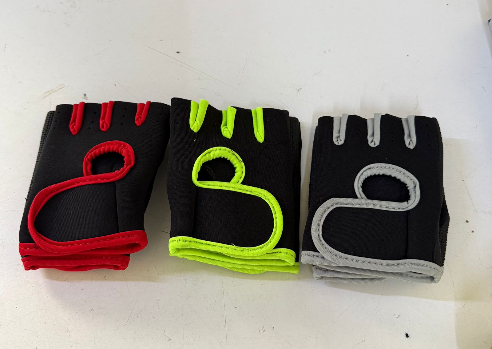 Gym Anti Slip Half Finger Gloves Breathable Dumbbells Gloves Men Women Elastic Shock Exercise Sports gloves for Cycling Bicycle.Outdoor Sports Half Finger Gloves

Ventilated mesh material at the palm,