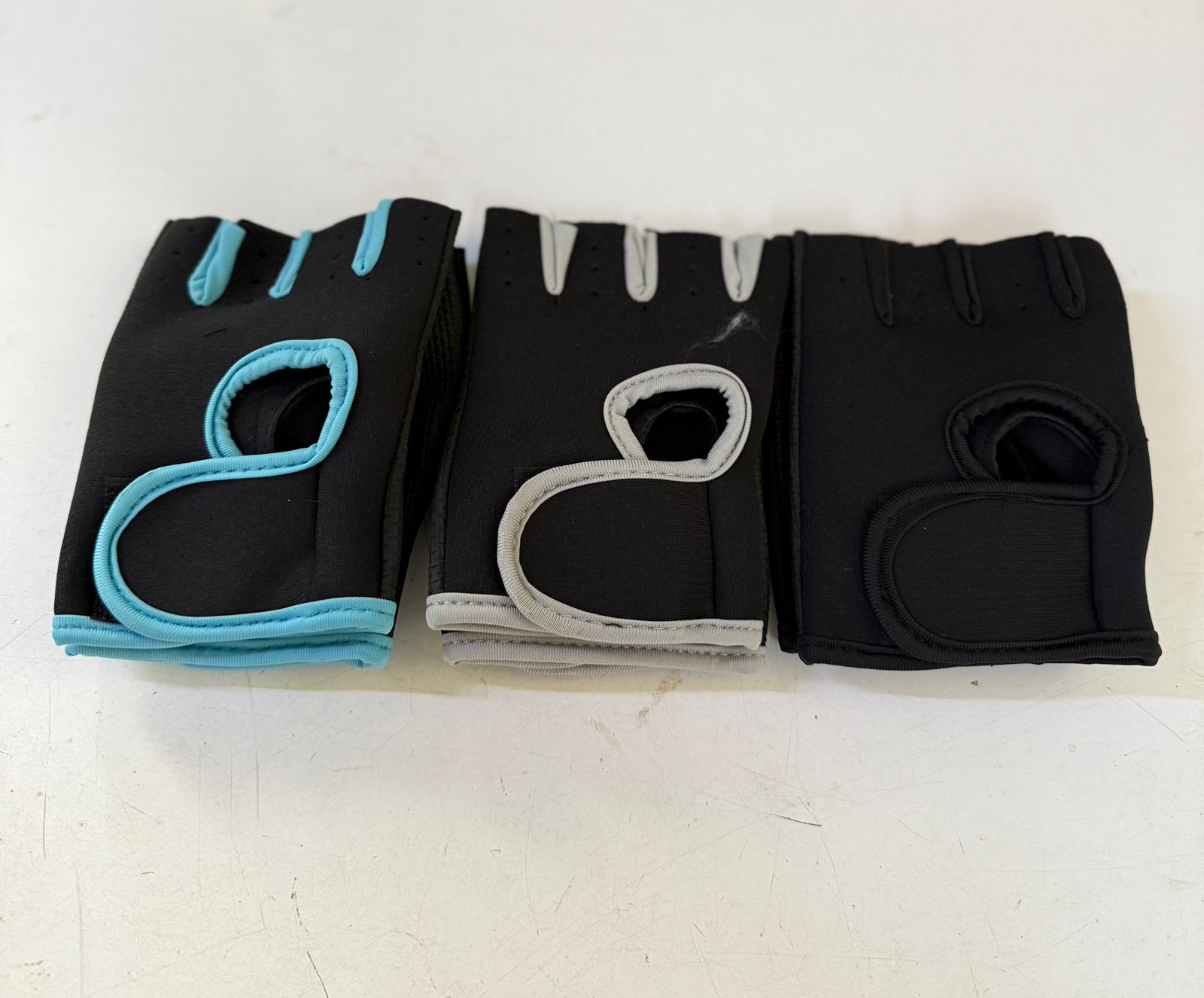 Gym Anti Slip Half Finger Gloves Breathable Dumbbells Gloves Men Women Elastic Shock Exercise Sports gloves for Cycling Bicycle.Outdoor Sports Half Finger Gloves

Ventilated mesh material at the palm,