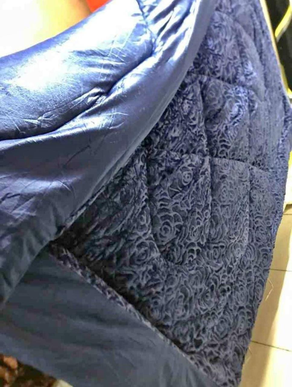 Shiny single woolen 1pc Single warm Shiny wooden Duvets, 5*6 sizeA very Attractive duvet fadeless free Glam your home with this unique duvet from FAB 254. The set contains a duvet.