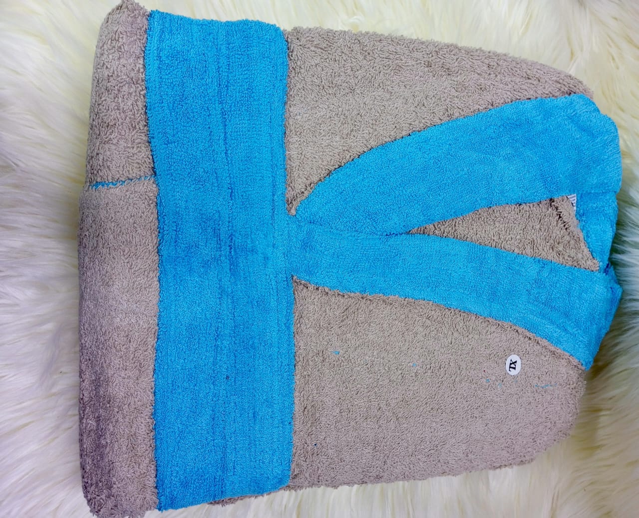 Fashion Super Absorbent Cotton Long Shawl Collar Plush Bathrobes. Unisex Absorbent and Quick Drying: Our robes are designed to efficiently absorb moisture while allowing for quick drying, keeping you