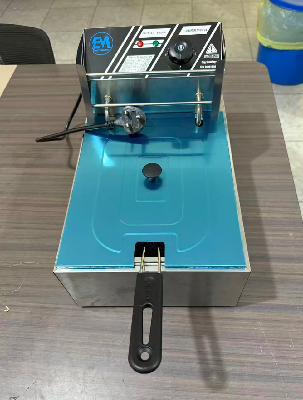 ElectroMate Commercial Electric Deep Fryer  It ensures consistent, high-temperature frying for professional-quality result  Easy to Clean – Removable oil container and filter system for maintenance