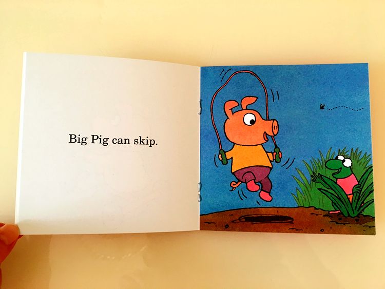 "I Can Read!" Help your child discover the joy of reading with these first Phonics Set. This 12-book collection of 7 Different Sets is designed to build strong phonics skills and boost early literacy.