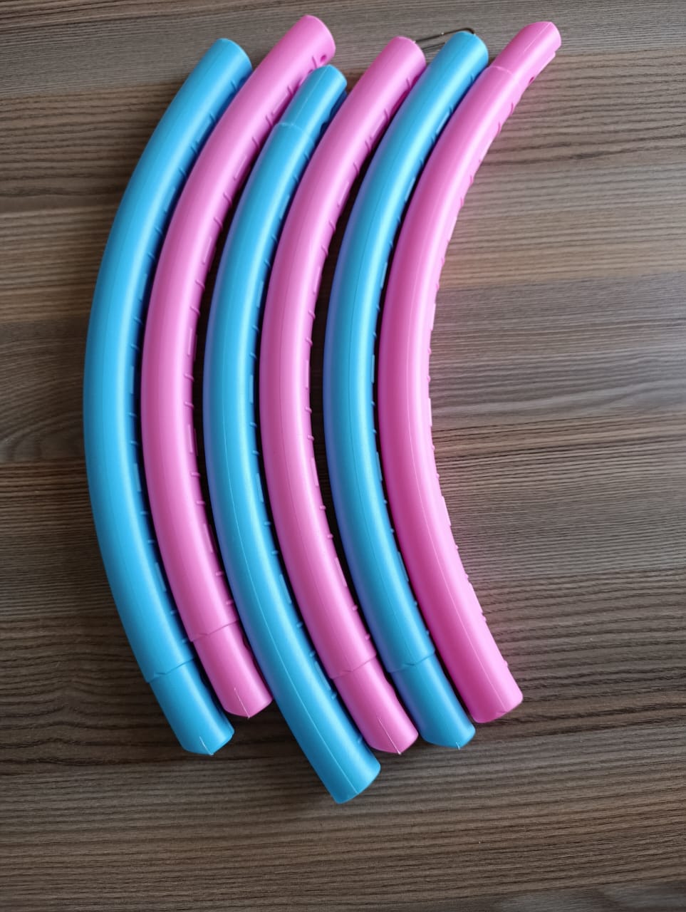 Get ready for endless fun and active play with our amazing Grow-With-Me Detachable Fun Hoop! 

This isn't just any hula hoop – it's designed to fit everyone, from little kids to bigger kids.