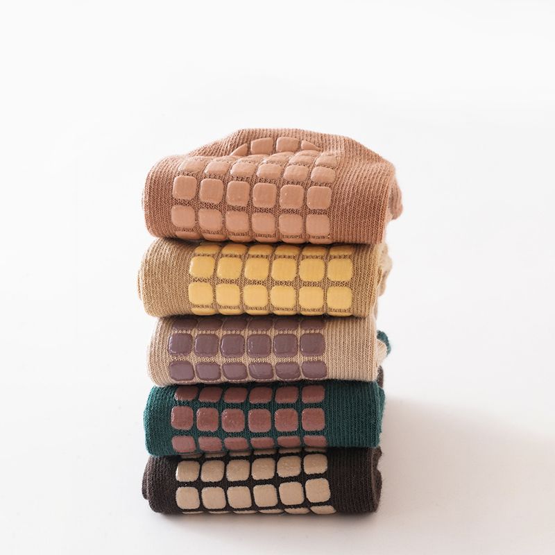 Keep tiny toes cozy, safe, and stylish with our 5 Pairs Baby Anti-Skid Socks. Designed with love for little explorers, these socks feature adorable animal faces that bring joy to every step. For 0-5 Y