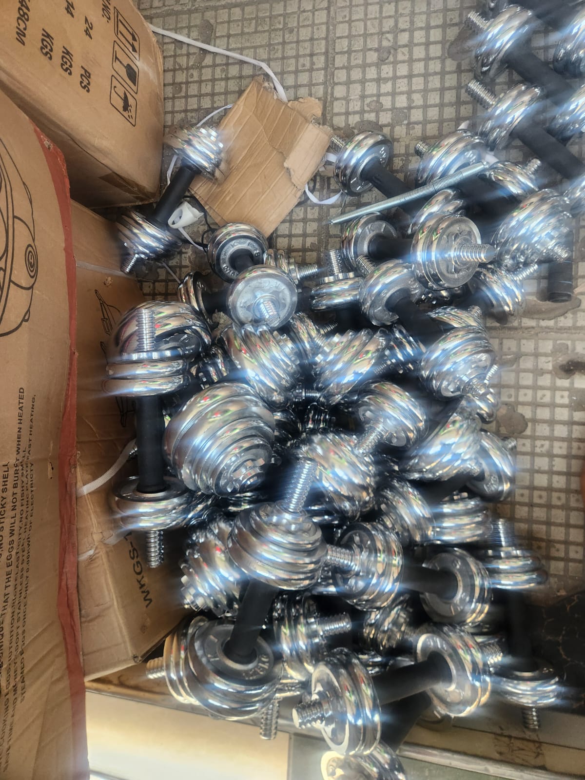 Chrome Dumbells ( with case) 30 KG 🍏Offer price drop_ 😆