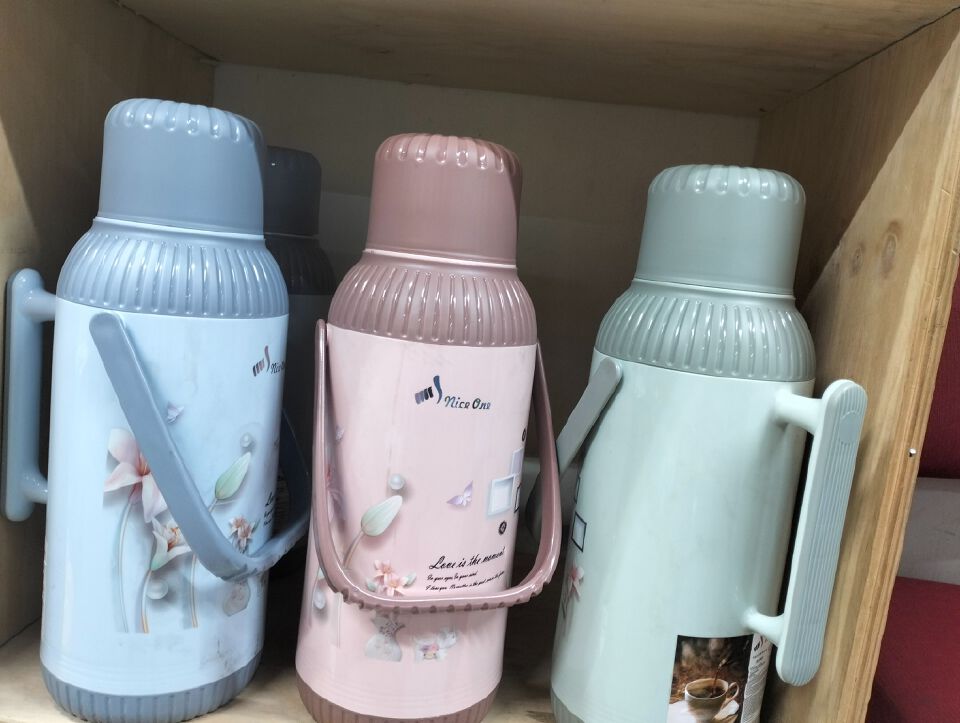 SPECIAL OFFER! Nice One 3.2 L Liquid Thermos Flask. The Vacuum Flask will keep your guests well supplied with Hot Tea or Coffee. It Is Desgined To Keep Your Beverages Hot Or Cold For 24 Hours.