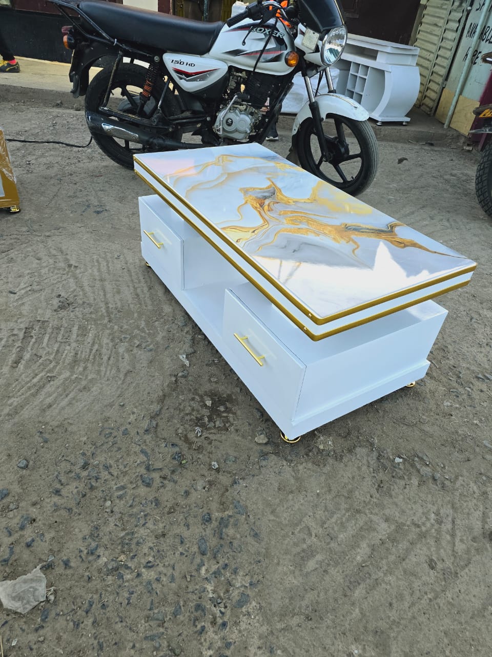 Modern coffe table withh gold strip