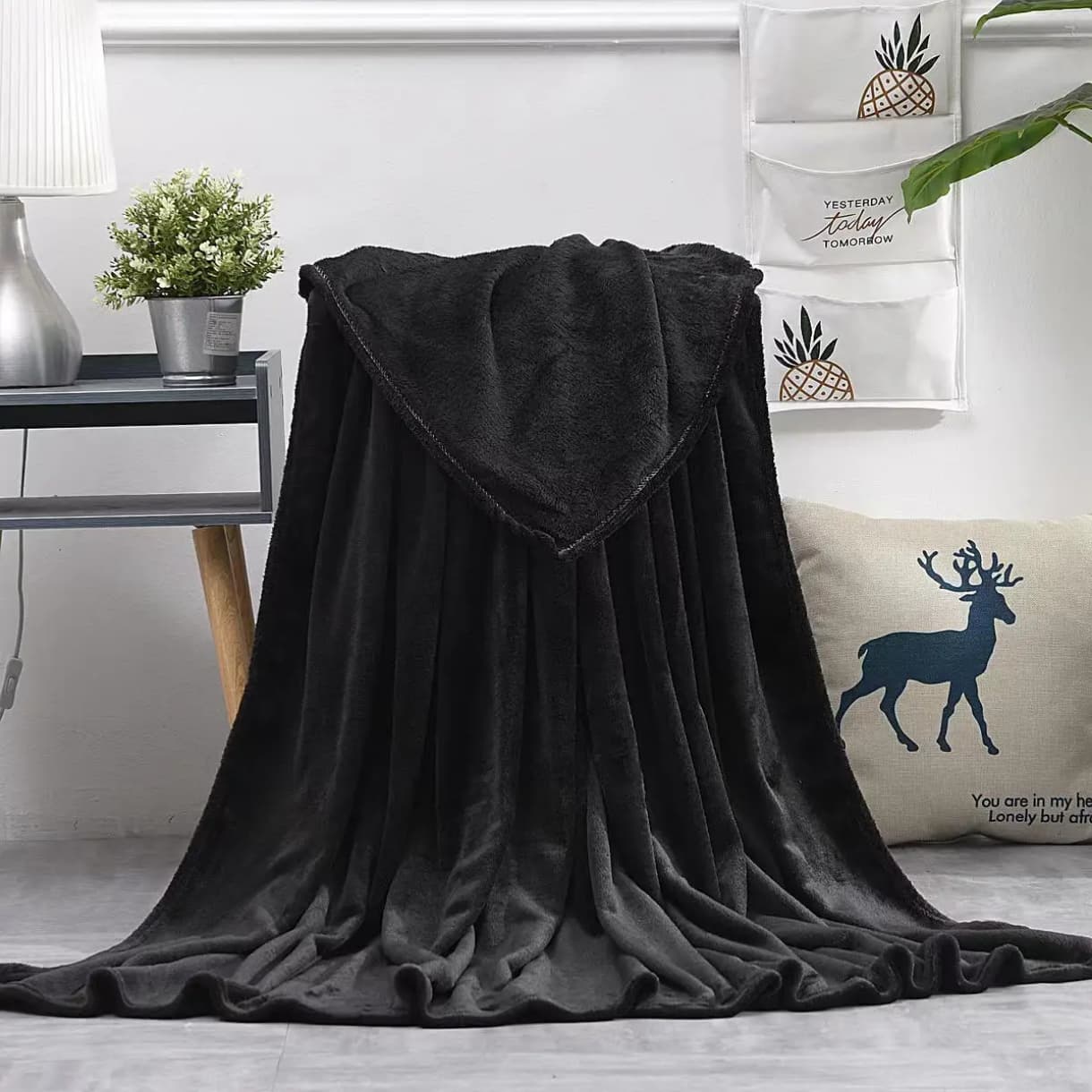 PRICE DROP !!Fleece Throw Fleece Blanket(choose Your Color) ,High quality fabricDo not bleachSolid patternNo pilling and fadingDoes not lose shapeYour Pets Will Love It Too