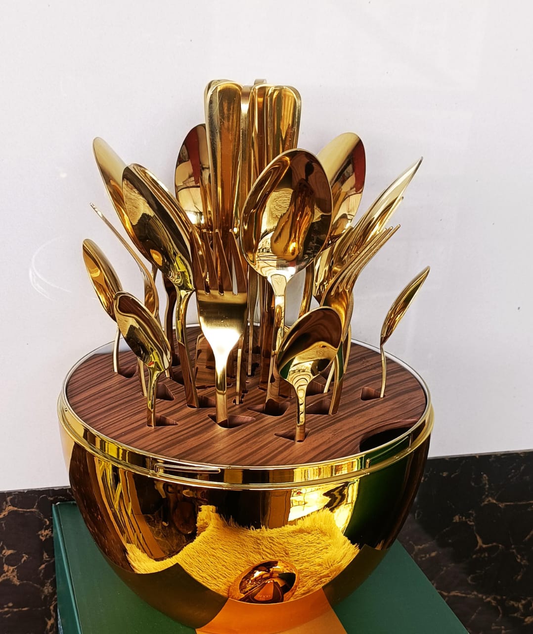 PERFECT & EXCELENT QUALITY 24pcs Mood Egg Knife/Fork/Spoon Cutlery Set. The egg-shaped storage box boasts a polished stainless steel shell with a walnut solid wood interior, creating a harmonious blen