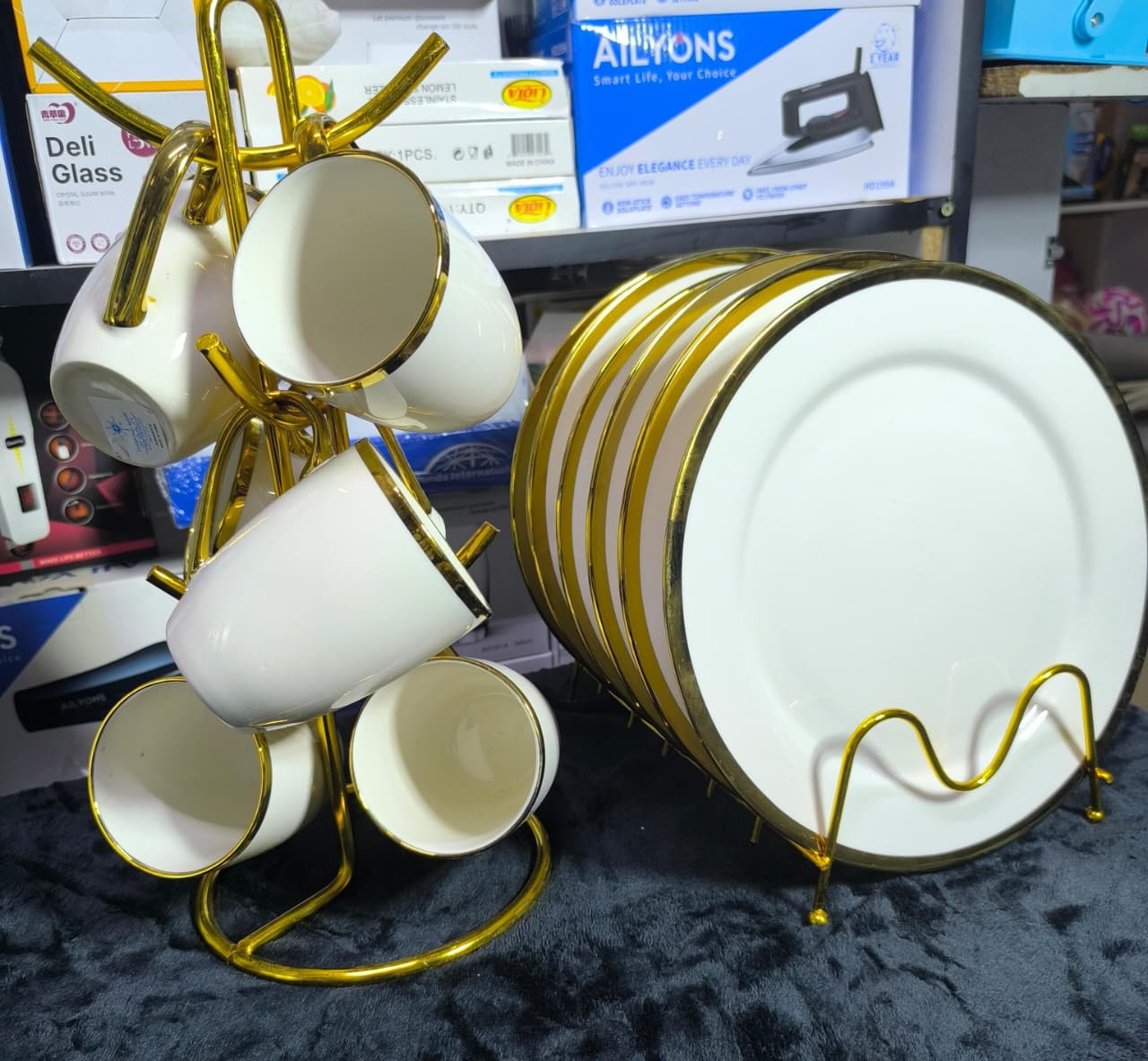 PRICE DROP !!!12pc white gold  dinner set.6pc  Big plate, 6pc mug.perfect dinner plate with a premium quality for your daily kitchen needs that will help you serve the perfect meal.