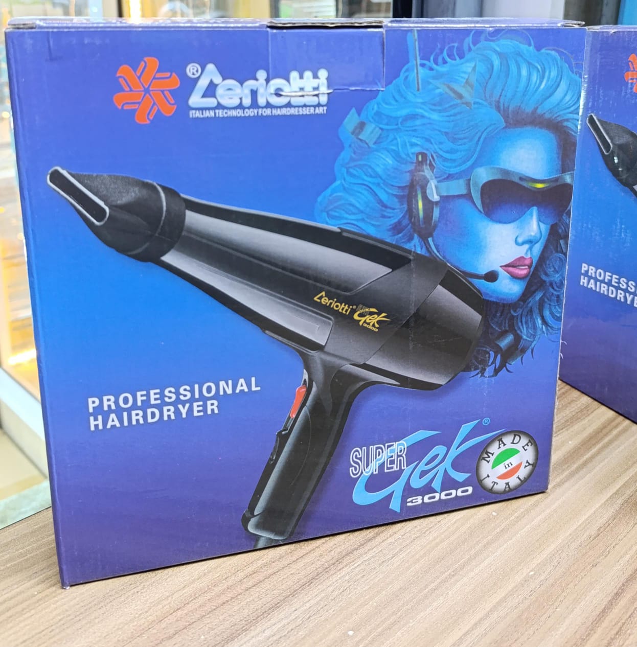 CLEARANCE PRICE !! Ceriotti Professional Hair Dryer - Super Gek 3000.Not all hair dryers are created equal. Blowdrying your hair won't have to double as an arm workout anymore thanks to this lightweig