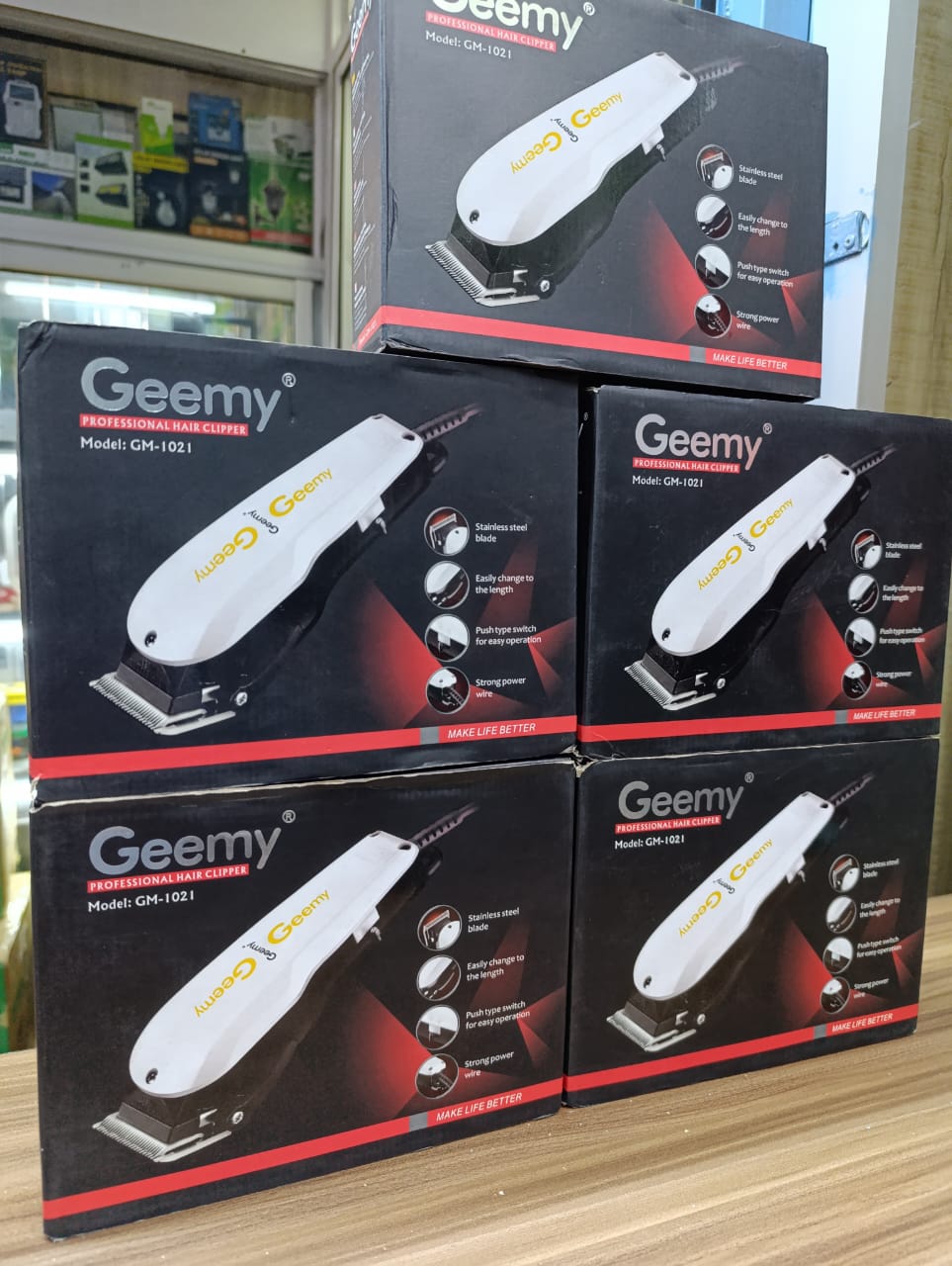 BEST QUALITY !! Geemy GM-1021 Professional Hair Clipper – High-Performance Corded Shaving Machine For Kinyozi And Home Use.offers the control and precision needed for a professional finish.