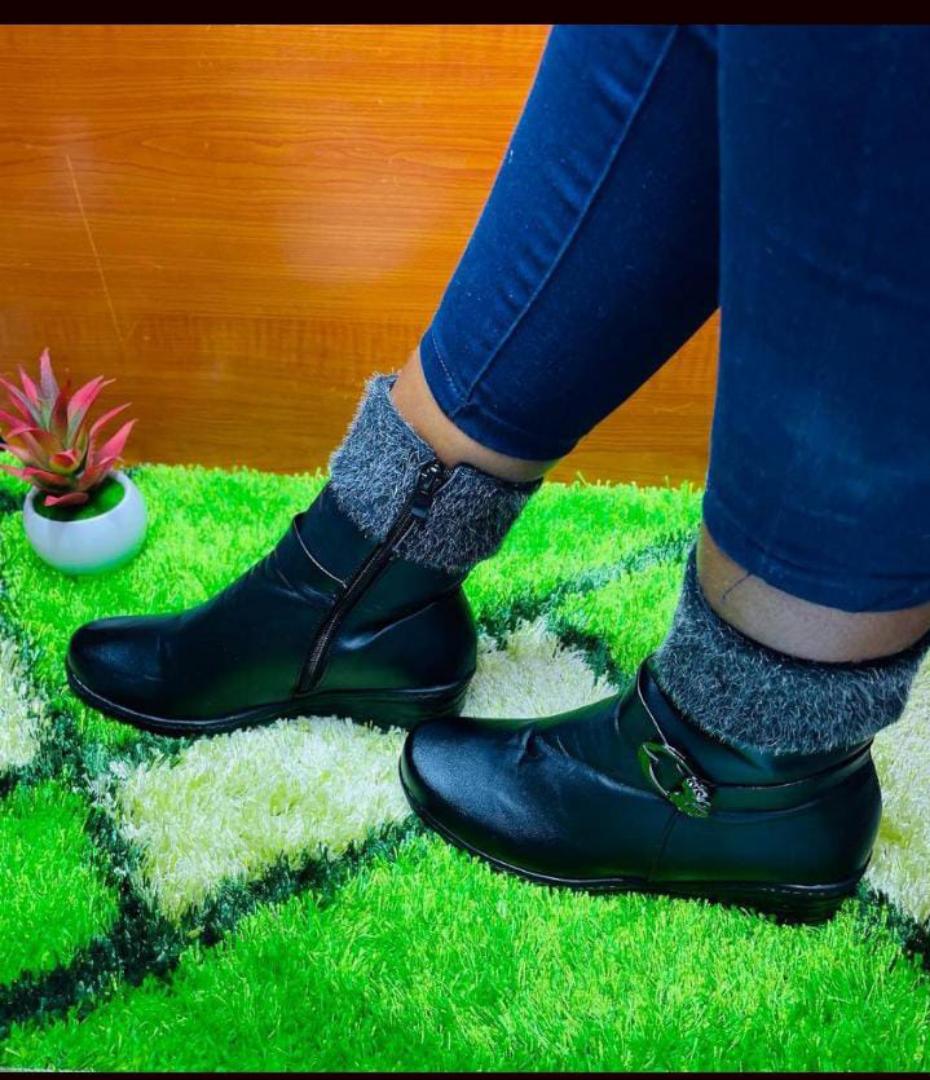 Ladies warm boots / ankle boots
