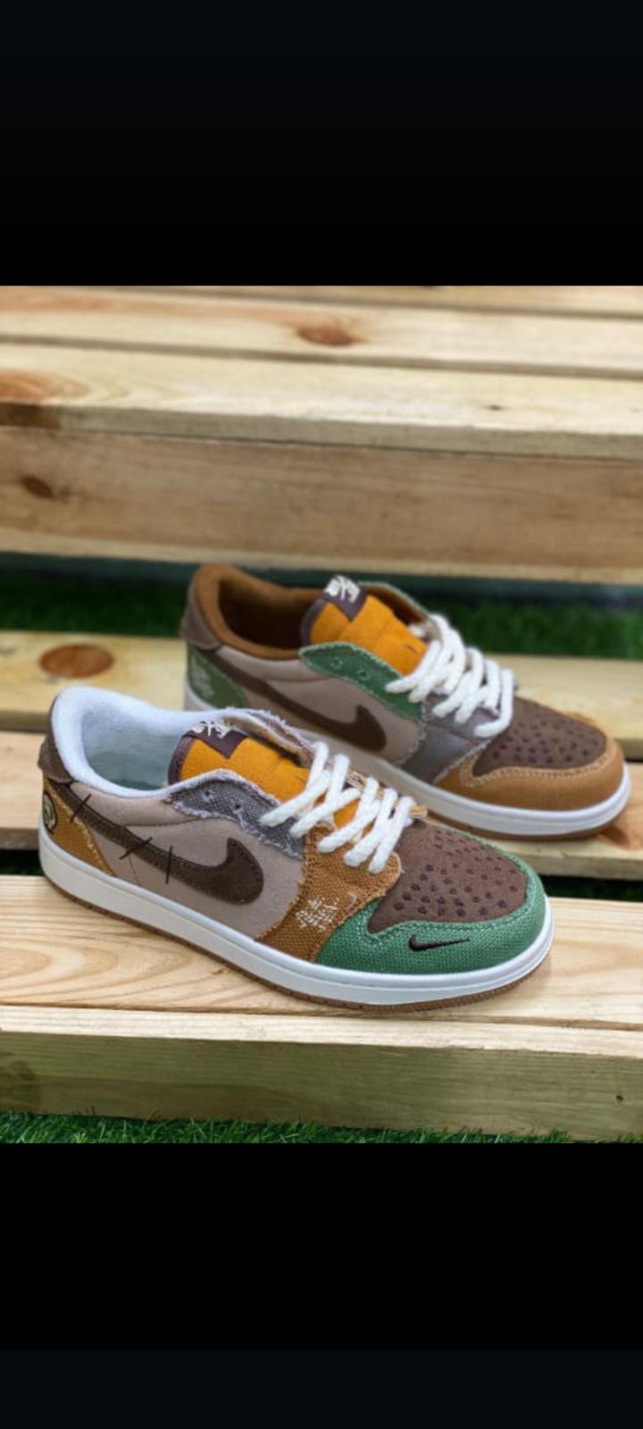 SB VOODOO material sneakers