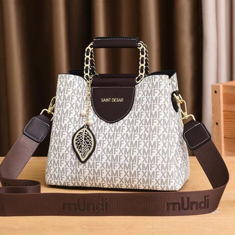 2024 New Large Capacity High Appearance Level Fashion Fashion Popular Leisure Commuter Handbag Bag Female Crossbody Shoulder Whole Network Quality First Service First