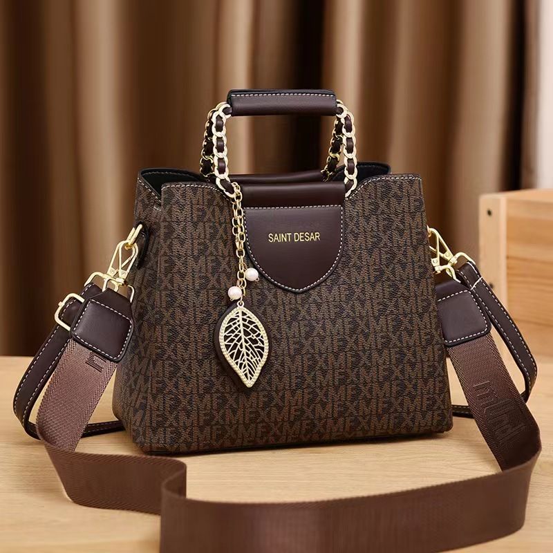 2024 New Large Capacity High Appearance Level Fashion Fashion Popular Leisure Commuter Handbag Bag Female Crossbody Shoulder Whole Network Quality First Service First