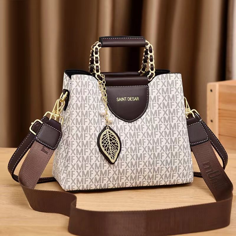 2024 New Large Capacity High Appearance Level Fashion Fashion Popular Leisure Commuter Handbag Bag Female Crossbody Shoulder Whole Network Quality First Service First
