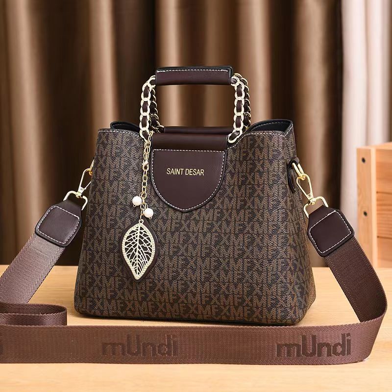 2024 New Large Capacity High Appearance Level Fashion Fashion Popular Leisure Commuter Handbag Bag Female Crossbody Shoulder Whole Network Quality First Service First