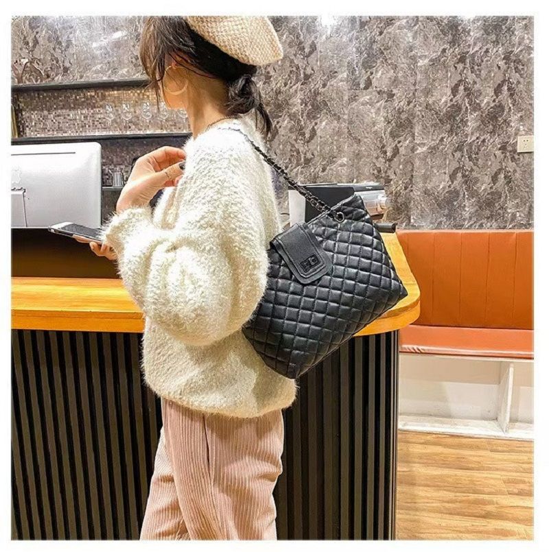2024 New Fashion Leisure Underarm Bag Diamond Check Embroidered Thread Chain Bag Women's Single Shoulder Oblique Span Tote Bag Women's Whole Network Quality First Service First Price Lowest