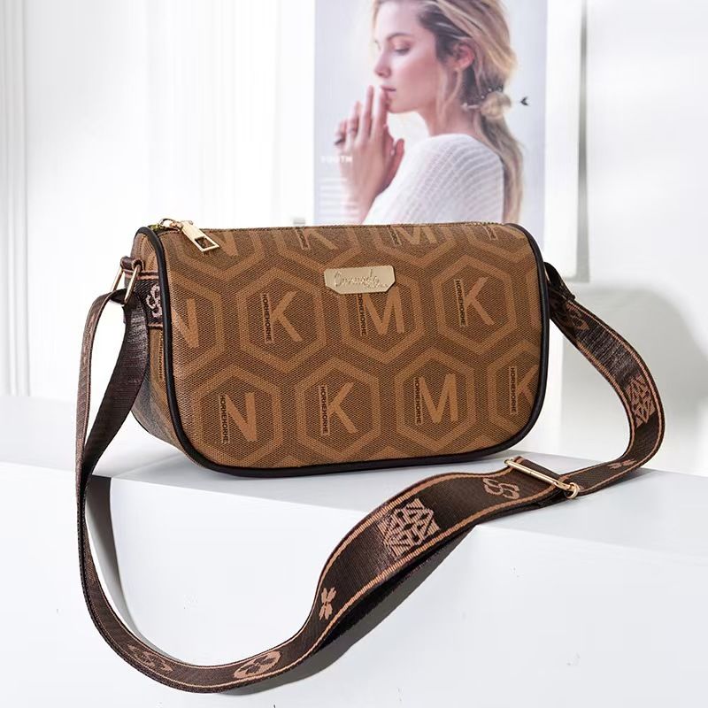 2025 fashion crossbody bag bag simple retro texture small bag female new autumn 100 shoulder mobile phone small square bag the first quality of the whole network the lowest price