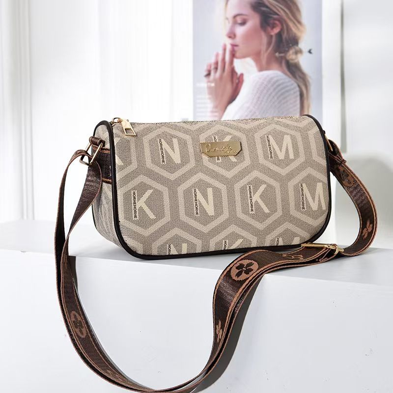 2025 fashion crossbody bag bag simple retro texture small bag female new autumn 100 shoulder mobile phone small square bag the first quality of the whole network the lowest price