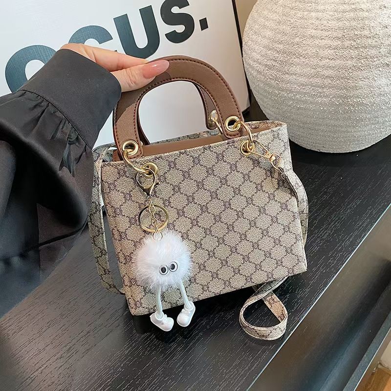 Cross-border Vintage Portable Women's Bag New Personality Fashion Hundred Large Capacity Single Shoulder Crossbody Bag Wholesale Whole Network Quality First Service First Price Lowest