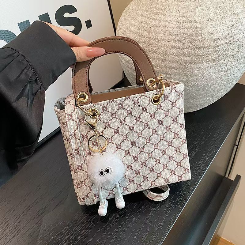 Cross-border Vintage Portable Women's Bag New Personality Fashion Hundred Large Capacity Single Shoulder Crossbody Bag Wholesale Whole Network Quality First Service First Price Lowest
