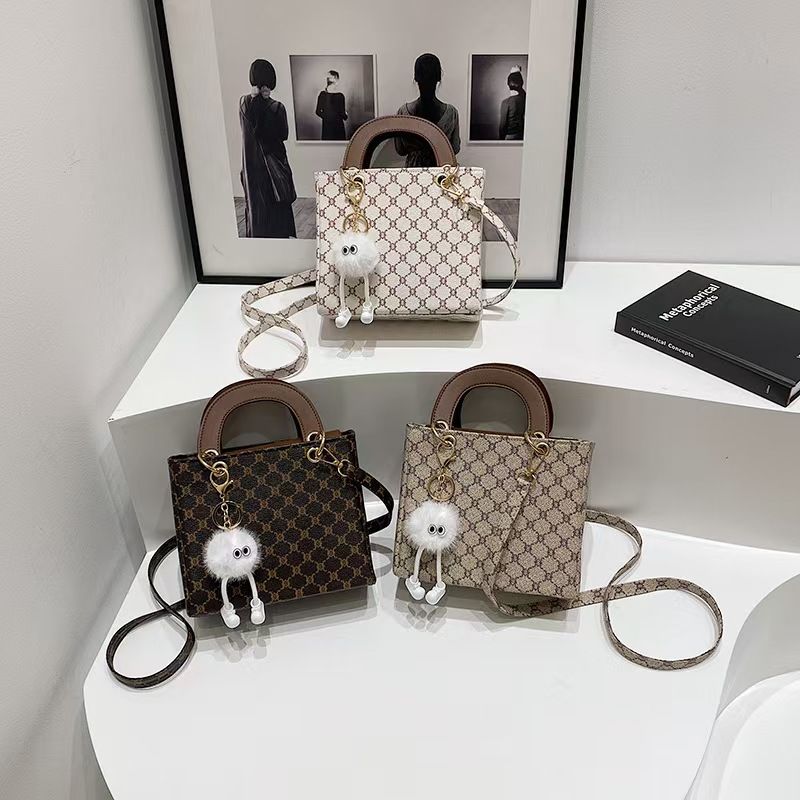 Cross-border Vintage Portable Women's Bag New Personality Fashion Hundred Large Capacity Single Shoulder Crossbody Bag Wholesale Whole Network Quality First Service First Price Lowest