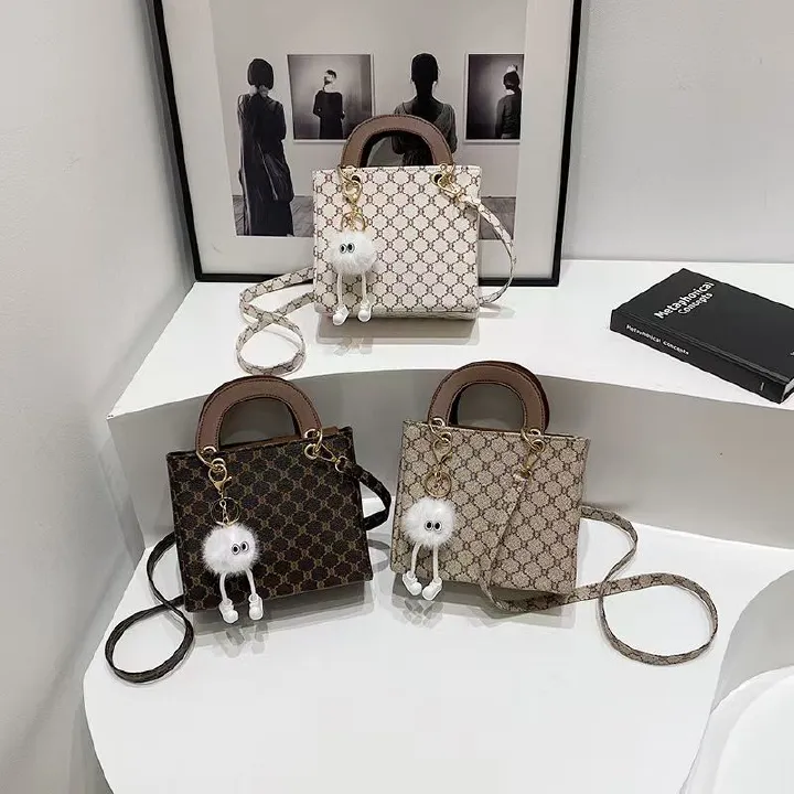 Cross-border Vintage Portable Women's Bag New Personality Fashion Hundred Large Capacity Single Shoulder Crossbody Bag Wholesale Whole Network Quality First Service First Price Lowest