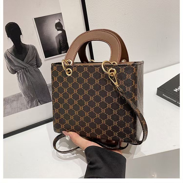 Cross-border Vintage Portable Women's Bag New Personality Fashion Hundred Large Capacity Single Shoulder Crossbody Bag Wholesale Whole Network Quality First Service First Price Lowest